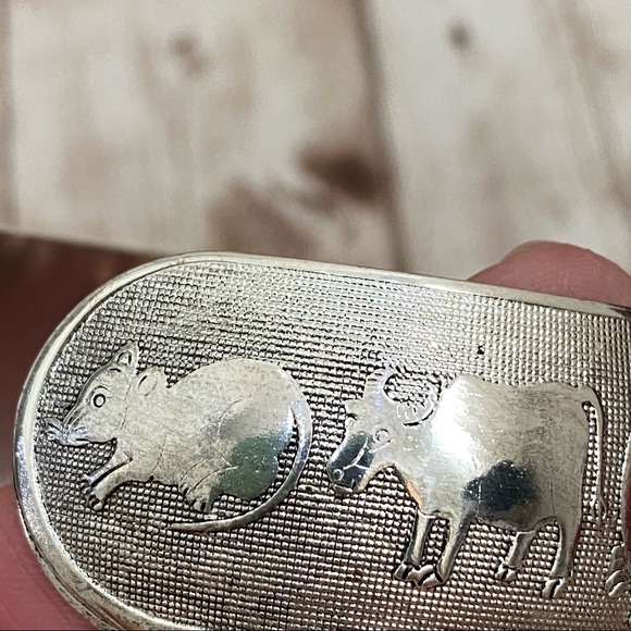 Unsigned Silver-tone Ornate Zodiac Signs 1.25” Open Bangle Stackable Bracelet - Picture 16 of 16